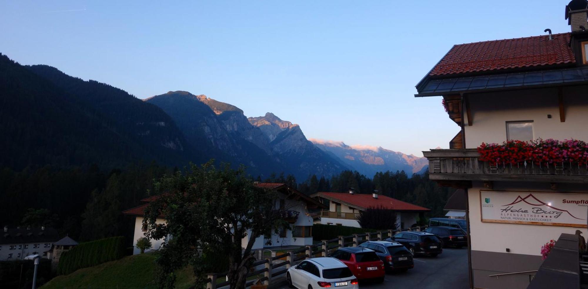 Alpen Gasthof Apartments Hohe Burg Тринц Екстериор снимка